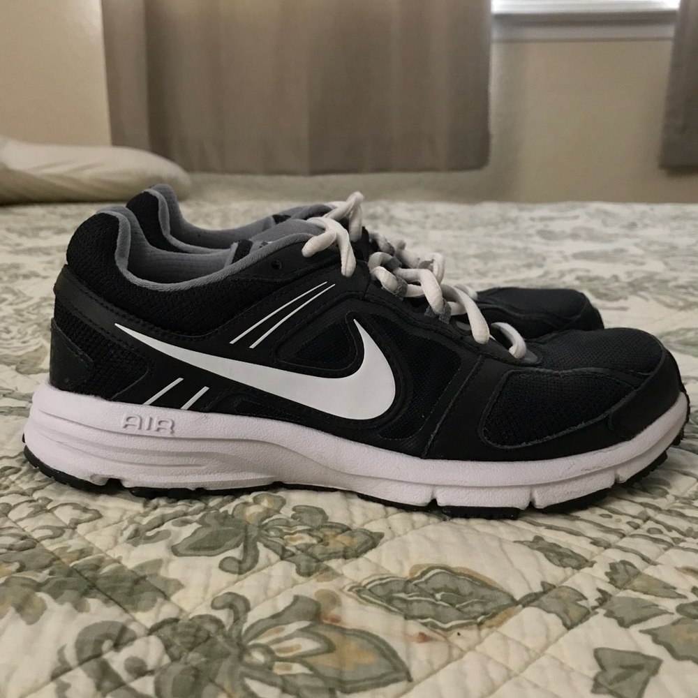 Women’s size 6 tennis shoes